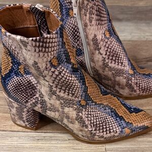 Madden Girl Dafni Snakeskin Ankle Bootie New! 7